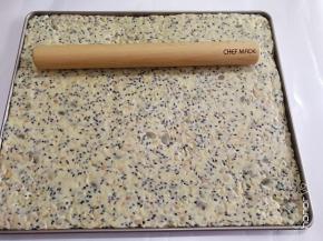 用擀面杖整理好。