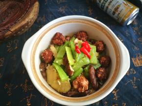 我大火收了点汁，这样味道更浓郁，喜欢喝汤的就不用了！非常鲜美，汤汁浓郁，蔬菜味道也非常好！鱼头很新鲜，香菇很香，煮出来的鱼汤味道非常鲜，只需加盐调味就可以了！