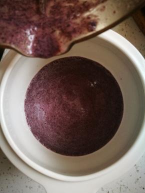 将米浆倒入隔水电炖锅内