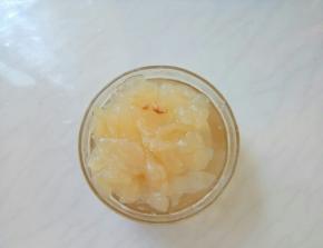 泡清水，去除咸涩味。