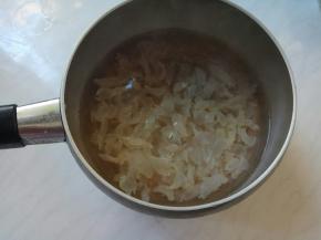 开水焯烫，即刻捞出过凉。