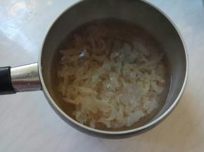 开水焯烫，即刻捞出过凉。