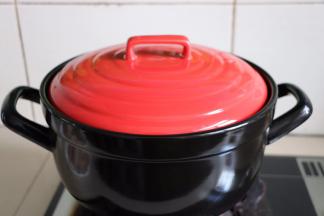 盖上砂锅盖大火烧开小火焖1个小时以上