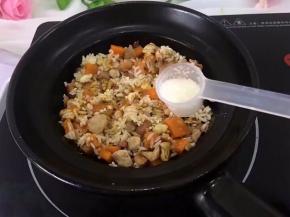 加半勺白糖，适量盐，一勺鸡精