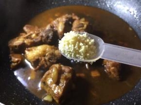 加入一勺鸡精调味