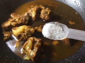 加入一勺盐调味