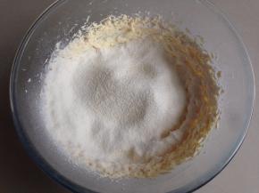 将粉类过筛进去