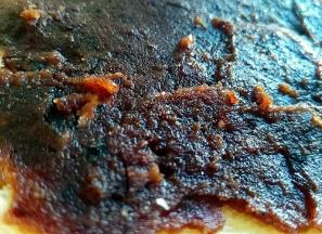 取一片土司片涂满红豆沙