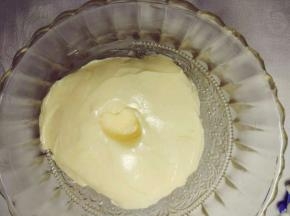 黄油室温软化至用手指轻按压至底的状态；