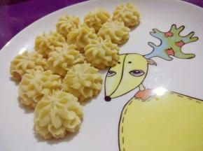 上下火125度中层烤35--40分钟。根据曲奇层数高低适当增减5分钟烘烤时间。