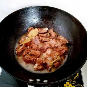 烧至汤汁浓厚即可断火。