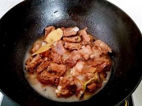 烧至汤汁浓厚即可断火。