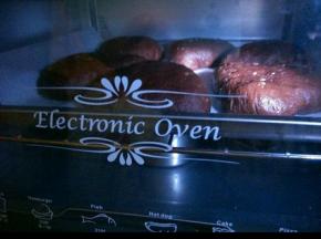 放入烤箱，下放一碗开水，增加湿度，进行二次发酵。