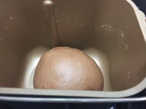 滚圆放进面包机桶内