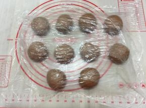 分割成1个56g滚圆盖上保鲜膜松弛