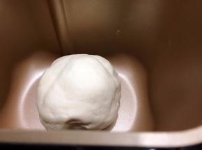 放进面包机内饧面30分钟