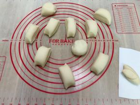 揉至切开面困切面没有气孔即可分割
先分割20面团
剩下的平均分割成10份