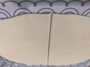 擀好从中间切开成2等份