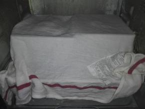 盖上湿布，放在温暖处发酵。