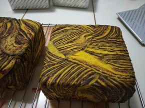 出炉后立即脱模，放晾网上晾至手温后密封保存。