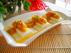 撒上青红椒、香葱点缀。