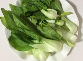 上海青清洗干净备用！