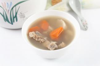 天冷，赶紧的盛一碗出来趁热喝。