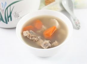 天冷，赶紧的盛一碗出来趁热喝。