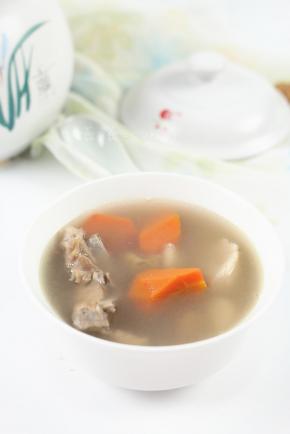 香味浓郁的淮山板栗养胃汤，非常的适合这个冬天哦。