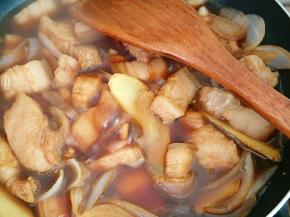 加水没过五花肉