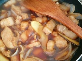 加水没过五花肉
