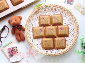 红茶费南雪好香哦！