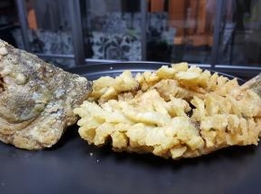 12.最好将鱼复炸一遍备用。