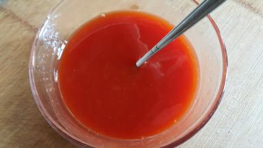 13.将糖醋汁的所有用料放在容器中混合均匀。