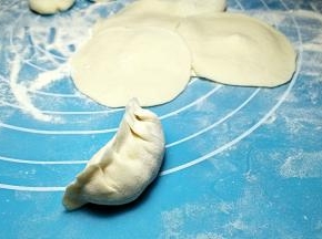 包成饺子状。