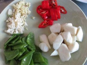 其它食材切好备用