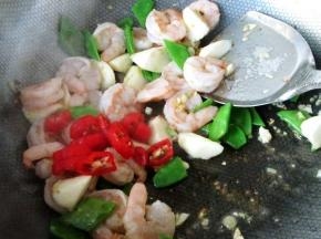 翻炒大约半分钟即可出锅