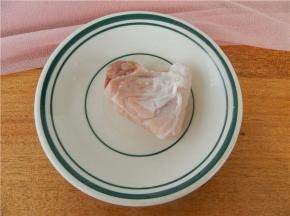 取瘦肉洗净沥水