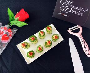 用温水洗净枸杞子点缀一下。用奈瓷刀削的青瓜片很均匀，切肉特别给力，用起来很顺手，菜也烧的更健康美味。