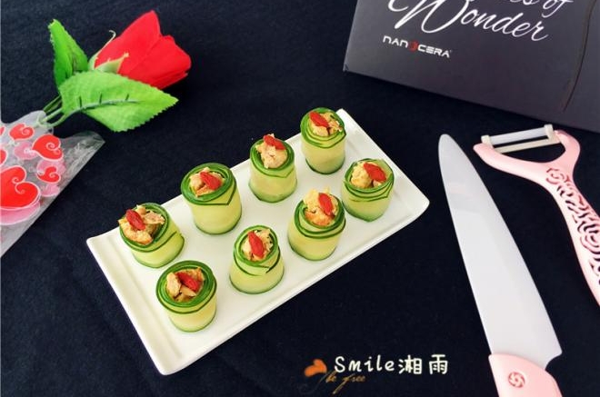 鸡蛋肉末青瓜卷