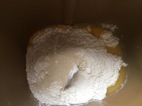 除黄油豆沙外所有材料丢面包机