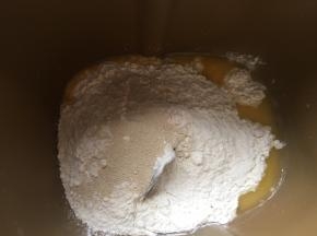 除黄油豆沙外所有材料丢面包机