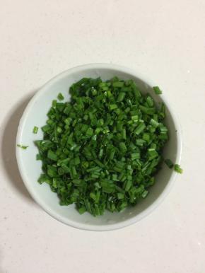葱切成葱花备用！