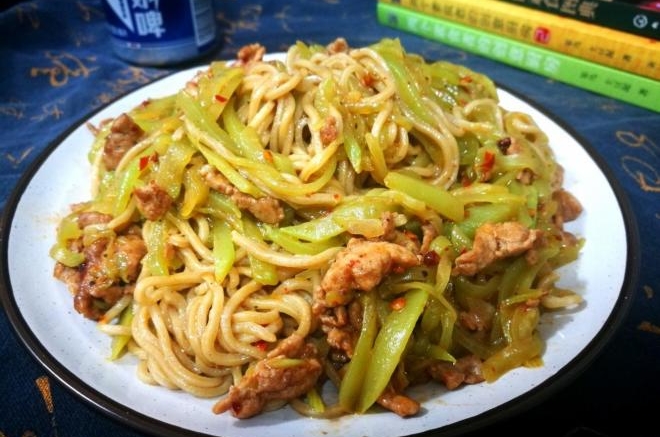 莴笋肉丝拌苦荞面