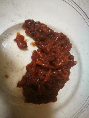 瘦肉丝加老抽，淀粉，盐，水调好