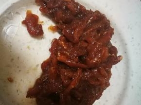 瘦肉丝加老抽，淀粉，盐，水调好