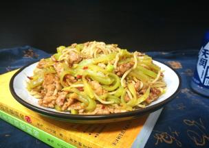 可以依个人喜好加生抽，香油，醋等等，味道更好哦！