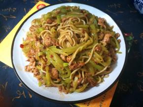 吃完来瓶奶啤，第一次喝，姐姐买来的，味道还不错！