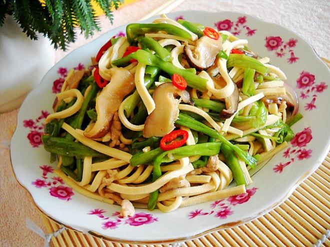 雍菜梗炒千张肉丝