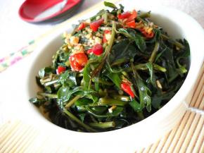 拌好的枸杞尖，嫩滑、清香、爽口。